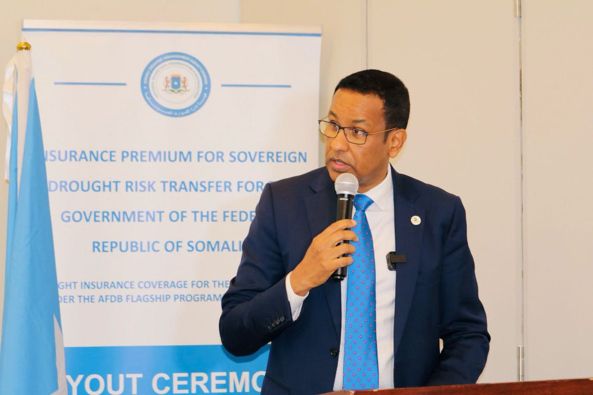 SomaliainKenya's tweet photo. Amb @Ijabril attended the closing ceremony of consultative meeting led by SoDMA and @ARCapacity, focusing on a strategic plan to combat drought in #Somalia. During the event, @ARCapacity handed over a #climate resilience insurance payout to support communities affected by drought https://t.co/m57QK6E8bV