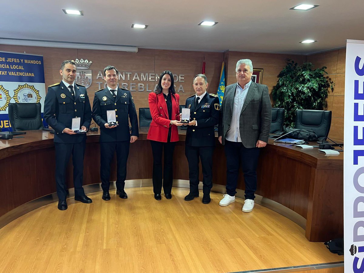 AJMPLCVUNIJEMPOL® tweet media