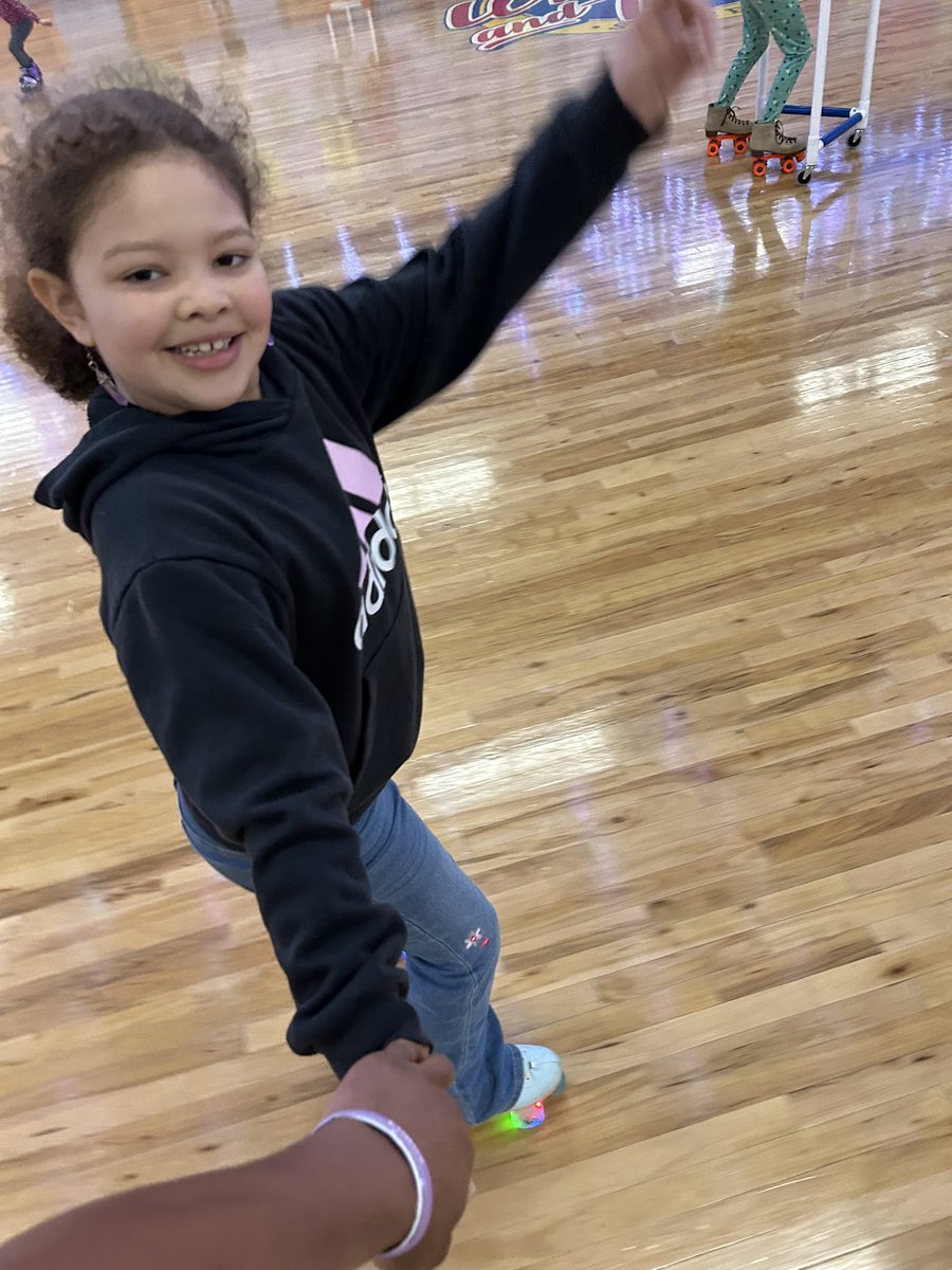Maaaaaaster_J's tweet photo. Skating with my #1 🛼 #rollbounce https://t.co/deatM67slD