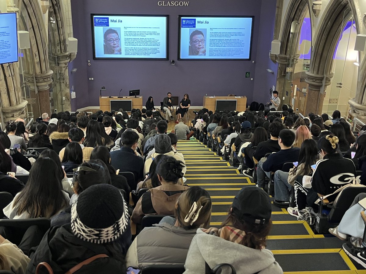 ballantyne_lisa's tweet image. Full house tonight for discussion with Mai Jai about his new novel ‘The Colonel and the Eunuch’. Thanks to @UofGlasgow for hosting