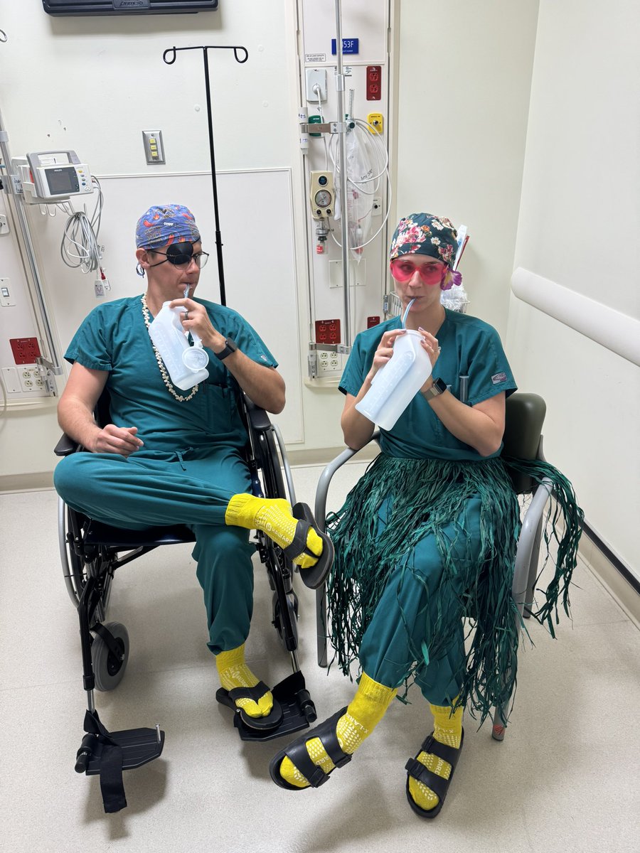 EmilyBarneyHall's tweet image. Riding the next wave 🌊🩴 of fellowship interviews!! Who needs a Cheeseburger in paradise when you live in Block-a-ritaville!? 🏄‍♂️🍔💉#DukeRAAPM  @AmandaKumarMD @_Stephen_Davies @Duke_Anesthesia @DukeAnesFellows