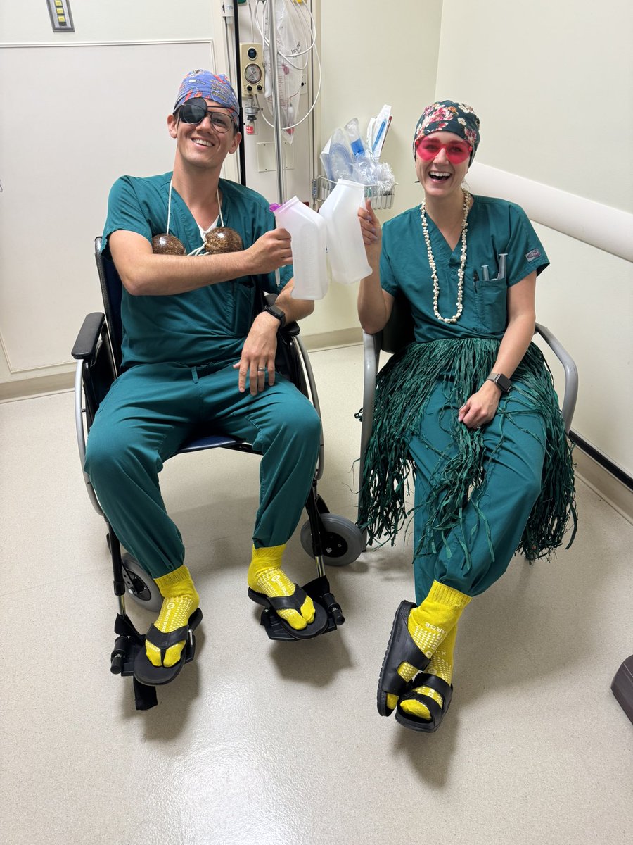 EmilyBarneyHall's tweet image. Riding the next wave 🌊🩴 of fellowship interviews!! Who needs a Cheeseburger in paradise when you live in Block-a-ritaville!? 🏄‍♂️🍔💉#DukeRAAPM  @AmandaKumarMD @_Stephen_Davies @Duke_Anesthesia @DukeAnesFellows