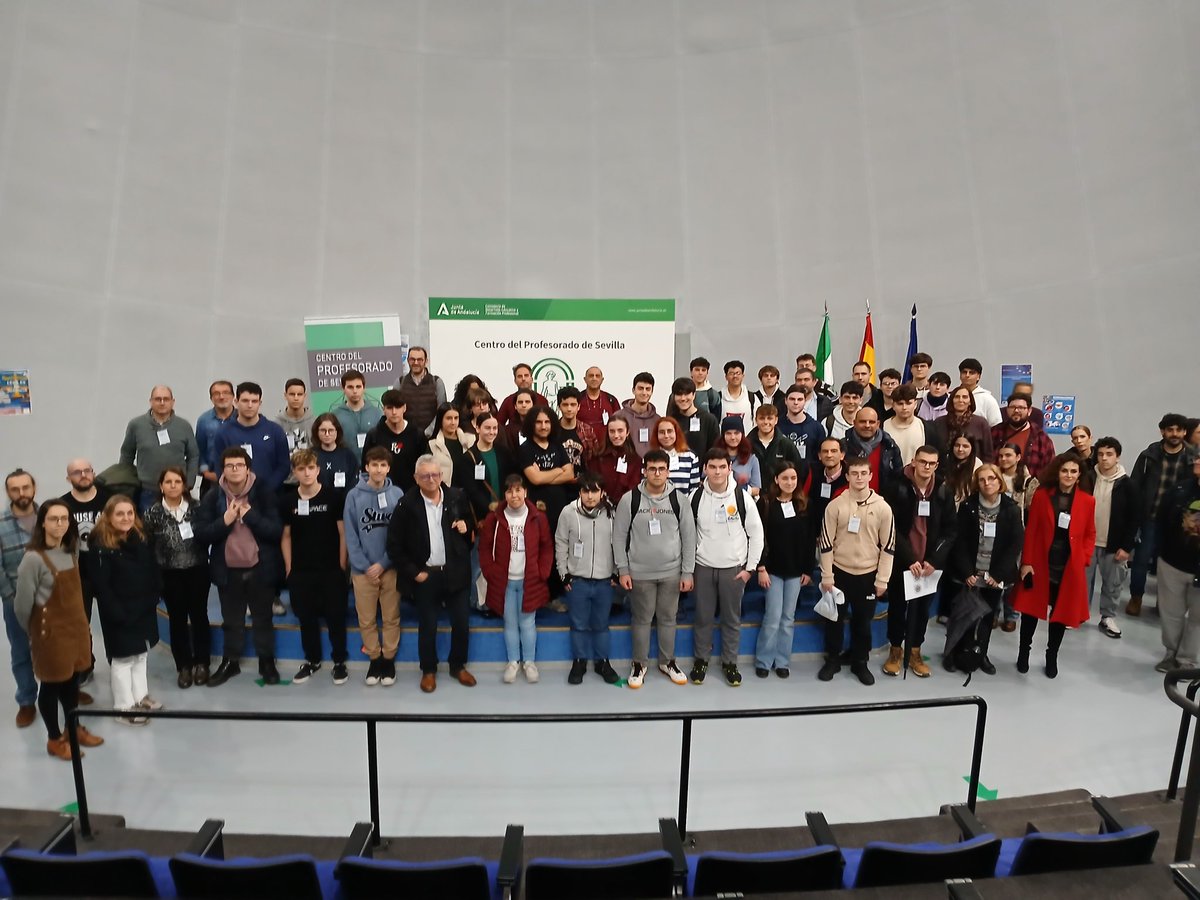 Foto final de participantes  en una gran experiencia compartida con alumnado de otros paises y <a href="/CERN/">CERN</a> gracias <a href="/ParqueCiencias/">Parque De las Ciencias</a> y <a href="/CanalUGR/">Universidad Granada</a> . Aprendiendo sobre física de partículas en <a href="/AuladelFuturoEs/">Aula del Futuro</a> de <a href="/CEPdeSevilla/">CEP de Sevilla</a>