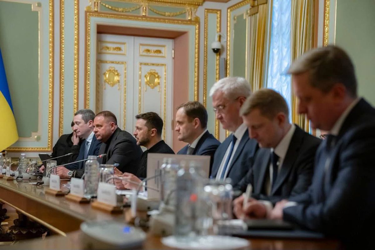🇺🇦 🇨🇿 Today, President of Ukraine Volodymyr Zelenskyy (<a href="/ZelenskyyUa/">Volodymyr Zelenskyy / Володимир Зеленський</a>) met with President of the Czech Republic Petr Pavel (<a href="/prezidentpavel/">Petr Pavel</a>).

The Czech Republic has welcomed hundreds of thousands of Ukrainians fleeing the war. Together, we’re working to open a Unity Centre in