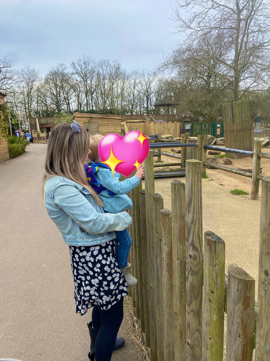 Beautiful day catching up with <a href="/pennywpennyw/">Penny 👩🏻‍🦰🦩</a> 🩵 it has been far too long. Think we loved <a href="/HertsZoo/">Hertfordshire Zoo</a> even more than they did! 😂