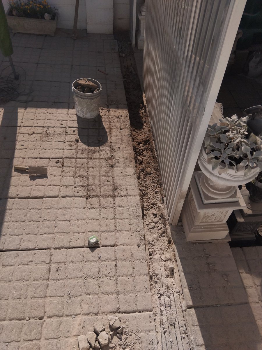 BligheDerek's tweet image. A nice patio drain I installed.
During and after pics, forgot to take before 😁
#HalfmanHalfmachine