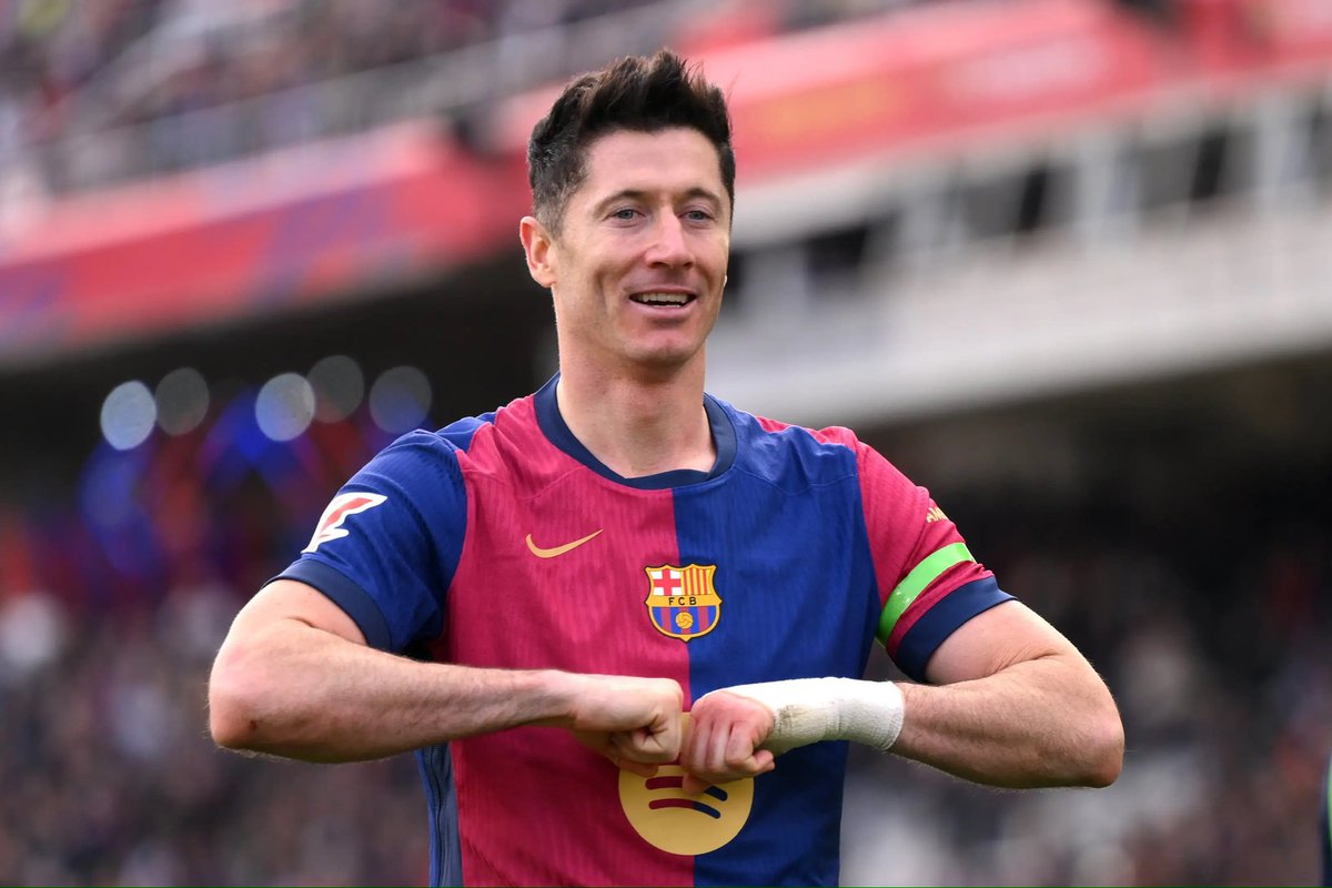 SphereBarca's tweet photo. Si Lewandowski part à la fin de la saison prochaine, vous le considériez comme une légende du club ou plutôt comme une icône marquante ? https://t.co/JCvEfTSCYM