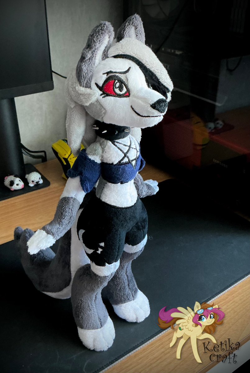 Loona is finally done! 🐺🔥 My first attempt at making a handmade Loona plush from #HelluvaBoss – and she’s lookin’ badass! 💀✨ Hope you like it! 👀💜