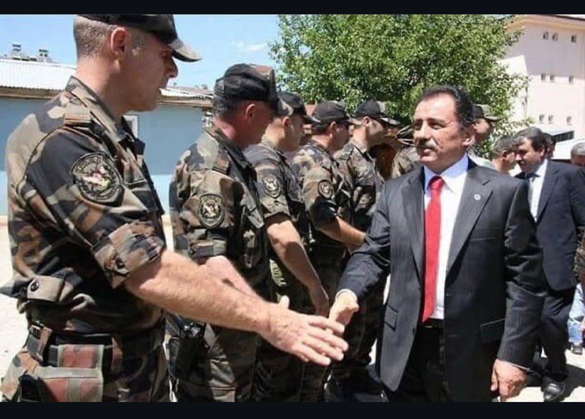 Kimse devletin polisine askerine kabadayılık yapamaz ! 

ŞEHİT LİDER Muhsin YAZICIOĞLU 🌹🇹🇷☝🏻