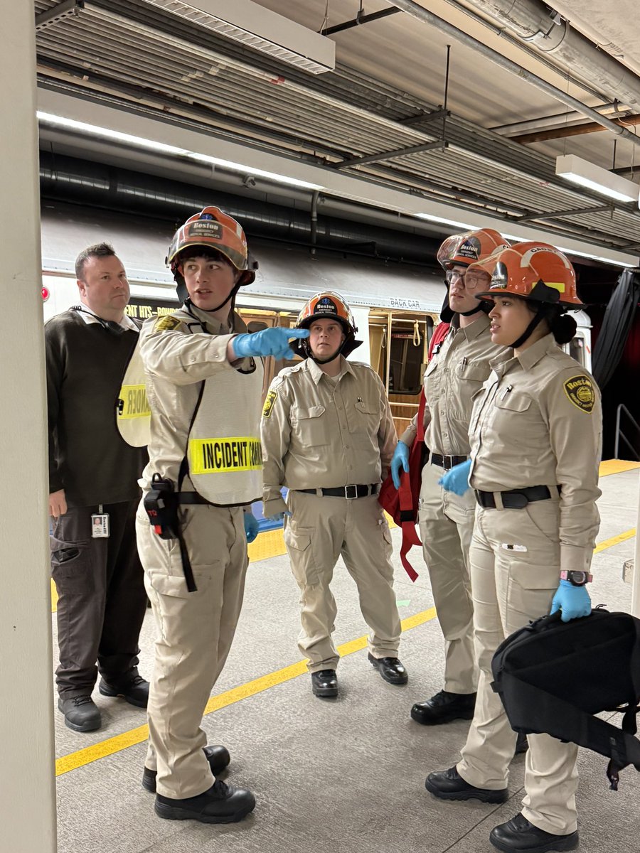 BOSTON_EMS's tweet photo. Are you interested in a career at Boston EMS but you’re not an EMT yet? Start your journey with us! Applications are now open for the #BostonEMS Cadet Program, where you learn while you earn your EMT certification. Apply today: https://t.co/q9jT4Gcbft https://t.co/Z199geFGfy