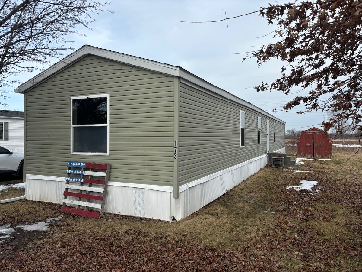 cashnow4myhome's tweet photo. Looking for a singlewide or doublewide for your lots?  I have a 3 Bedroom singlewide in Marion, OH and currently have homes available in a park in Shepherd, MI .  Contact me today #singlewide #gratiotcounty #michigan #ohio https://t.co/BKDo0UQxaK