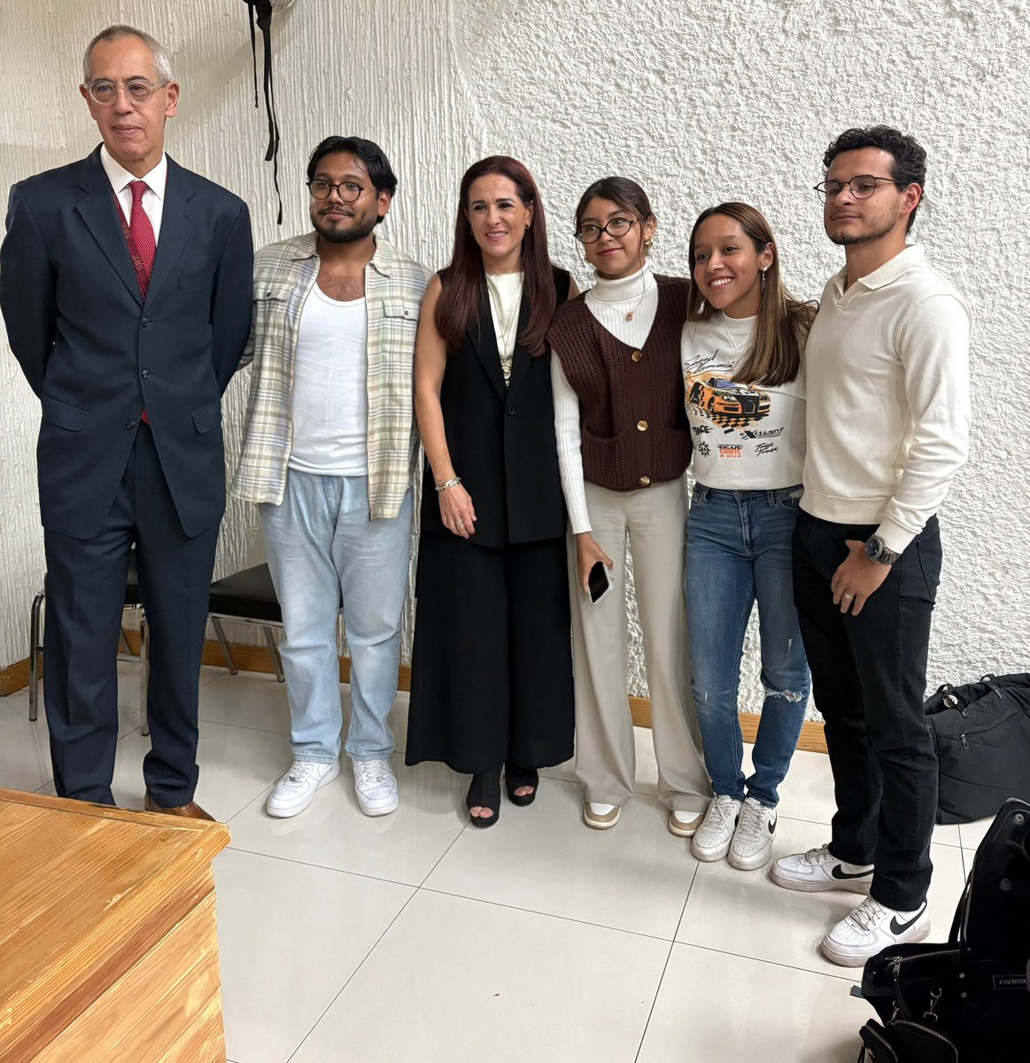 molaborda's tweet photo. Analizar el rumbo de la economía europea es clave para la 🇪🇺, un placer participar con destacados colegas y grandes amigos @HermannToledo, @ana_trujillo670 y @joelpena89 en la conferencia que organizó la @UNAM_FCPyS sobre la competitividad europea a partir del #InformeDraghi https://t.co/YLIHbN0jOi