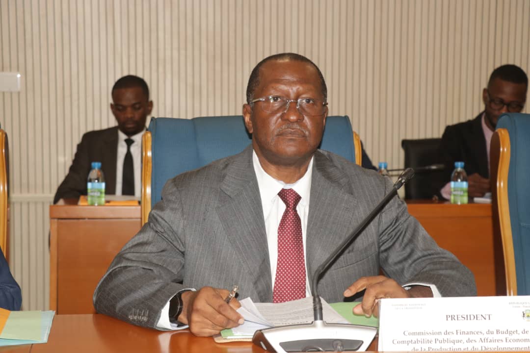 Dans le cadre de la mise en œuvre du PUDC, qui est une déclinaison du PNDT, que Ministre des Comptes Publics et de la Dette, s’est présenté le 19 mars 2025, devant la Commission des Finances, du Budget et de la Comptabilité Publique de l’Assemblée nationale de la Transition.