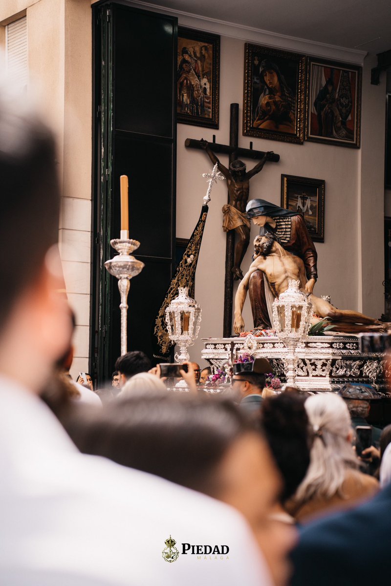 “La piedra que desecharon los constructores, es ahora la piedra angular. Esto es obra del Señor y es un prodigio admirable.” - (Mt 21, 33-46) #cofradiasMLG