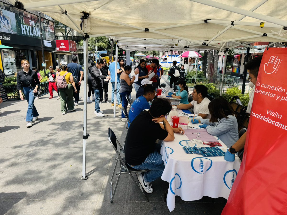 rodrigoarcej's tweet photo. En @AlcCuauhtemocMx seguimos trabajando con la sociedad civil, agradezco mucho a @InspiraCambioAC , @fundmexicovivo, @circulo_diverso y #HeroGroup por todo su apoyo. https://t.co/YPqVXFiXES