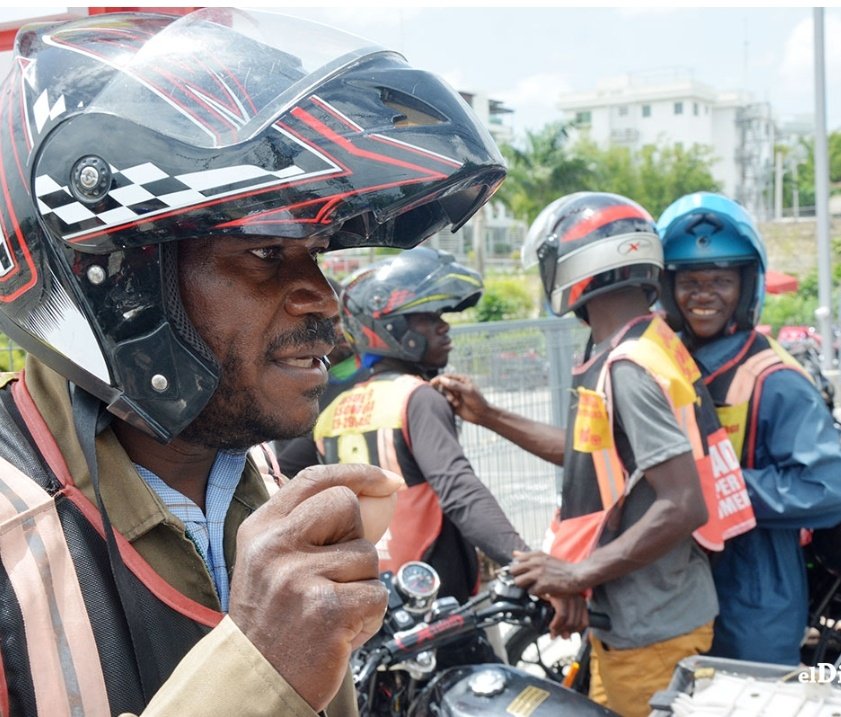 Edwarda77427936's tweet image. haitianos🇭🇹 se apoderan del concho en RD🇩🇴 #pregunta faride como le van a poner multas? #Faride en corto, que multa?  🤦🏻 cada día más nos vamos un poquito más a la mierda 💩