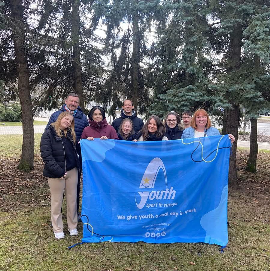 Pot fi folosite taberele sportive în aer liber pentru educația privind protecția mediului? 💯 Desigur!
În weekendul trecut, ne-am reunit la Vilnius, Lituania 🇱🇹, pentru proiectul Dare2Move4Nature. 
Urmărește site-ul proiectului 🔎 engsoyouth.eu/dare2move4natu…
#YouthSport 
Erasmus+