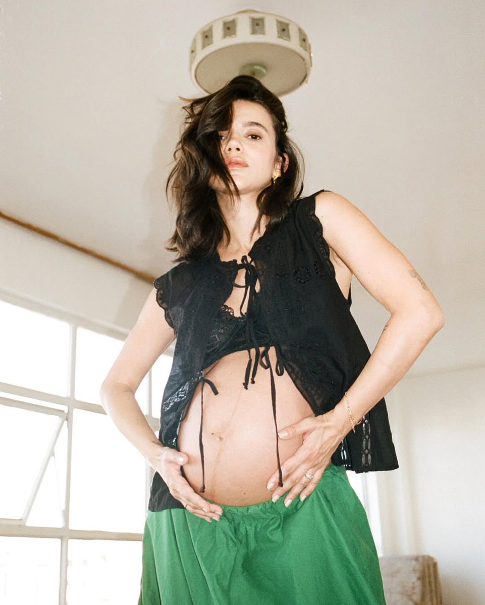 ManuGavassiInfo's tweet photo. Últimos registros de baby Gavassi no forninho! Palpites do sexo e data do nascimento? 👀💚 https://t.co/MxsDOMz0l1