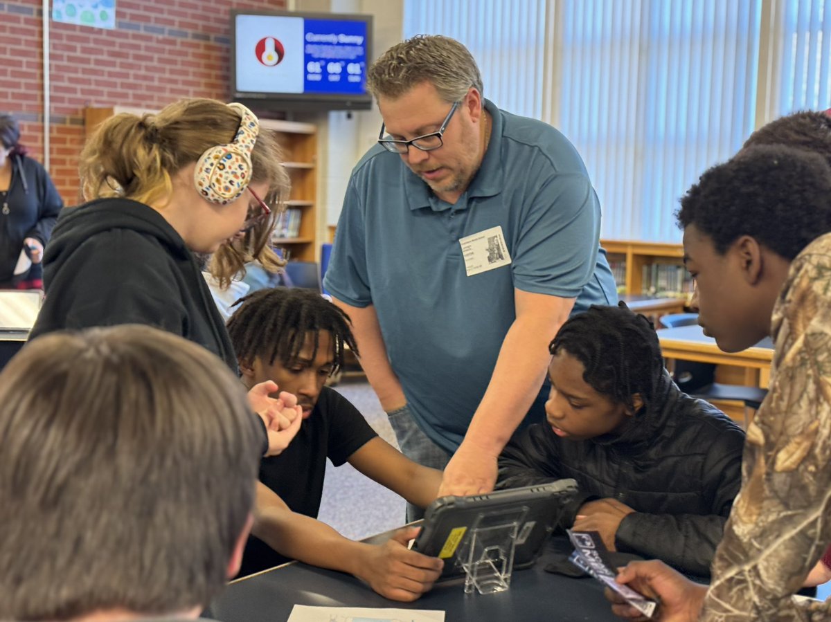 TechWithMatt's tweet image. 8th graders at GMS experienced an awesome breakout that brought collaboration, critical thinking, & FUN to life! @Alphabet_Miller & @MrBeasleyteach met some rockstars from @SufVAschools at @vste. @xscapetheclass & @powrau traveled to GCPS to collaborate on a top-notch breakout!