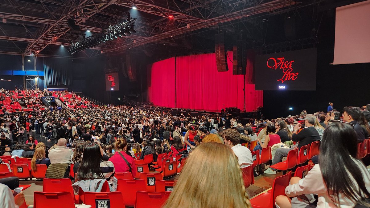 TeamJennieFr's tweet image. JENNIE NOTRE RUBY
#RubyExperienceParis
#JENNIEinParis