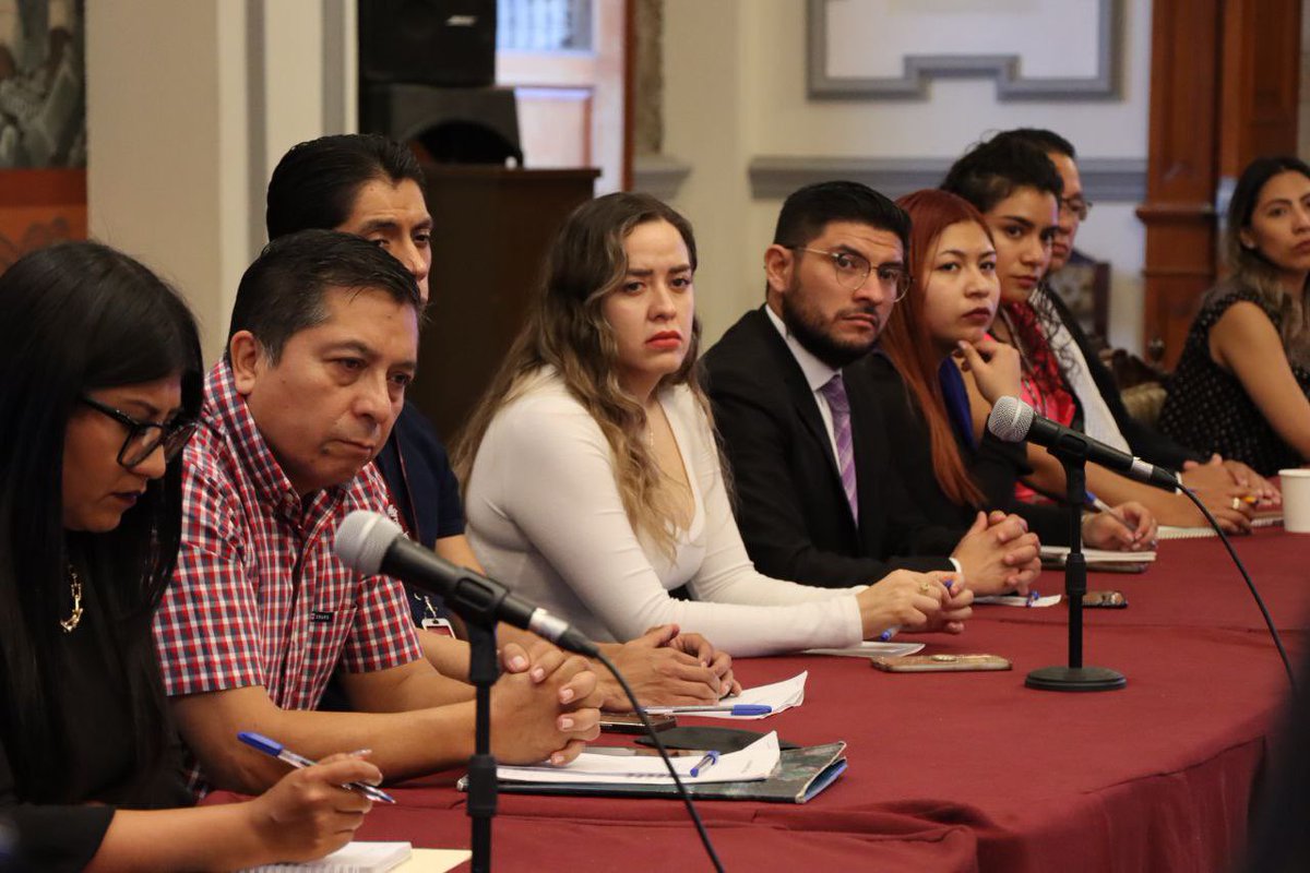 msilvaruiz's tweet photo. 🧡🧡🙌🏽 Ayer, nuestra Dirección de Juzgados de Justicia Cívica recibió  capacitación a cargo de la Jueza Gabriela Alvarado León, sobre Medidas u Órdenes de Protección ante Casos de Violencia contra las mujeres, adolescentes, niñas y niños.

#Puebla #Mujeres #SinViolencia https://t.co/hUBU0DpDis