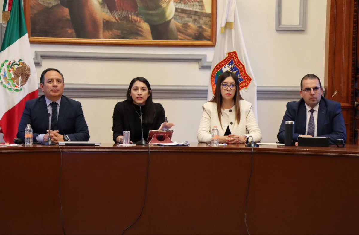 msilvaruiz's tweet photo. 🧡🧡🙌🏽 Ayer, nuestra Dirección de Juzgados de Justicia Cívica recibió  capacitación a cargo de la Jueza Gabriela Alvarado León, sobre Medidas u Órdenes de Protección ante Casos de Violencia contra las mujeres, adolescentes, niñas y niños.

#Puebla #Mujeres #SinViolencia https://t.co/hUBU0DpDis