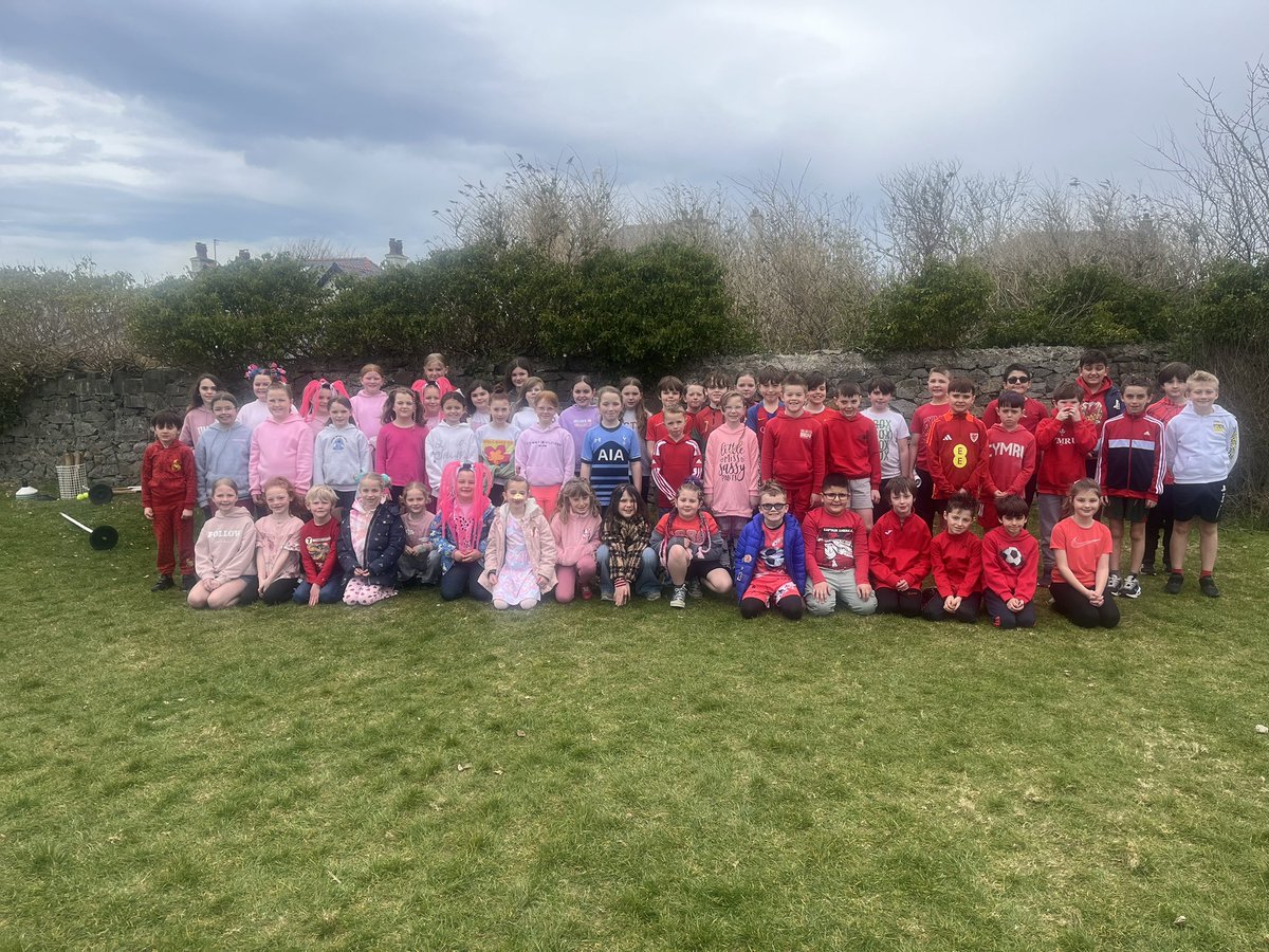 YsgolNefyn's tweet photo. Diolch am eich cefnogaeth heddiw. Llwyddwyd i godi £280!❤️🩷 @comicrelief https://t.co/n79bvJiF77