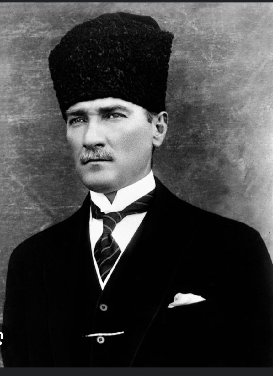 mitengr's tweet photo. Ben ezelden beridir hür yaşadım, hür yaşarım;
Hangi çılgın bana zincir vuracakmış? Şaşarım!
Kükremiş sel gibiyim, bendimi çiğner, aşarım.
Yırtarım dağları, enginlere sığmam, taşarım. https://t.co/Yin7neCIjv
