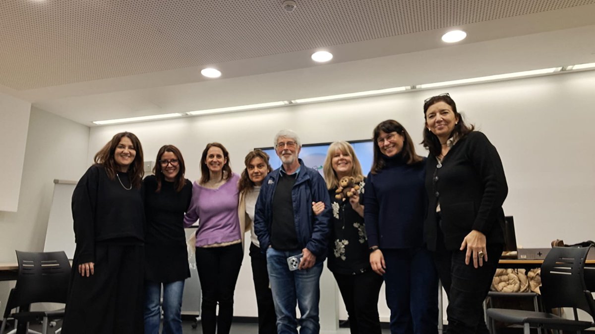 EAPScuidesUIC (@eapscuidesuic) on Twitter photo Hem finalitzat la sessió conjunta amb un interessant taller sobre autoreflexió del professional presentat per la Dra Jenny Moix
<a href="/PsicooncologiaS/">@Psicooncologia_SCBO</a> <a href="/PScbcp/">@PsicoPaliativa_SCBCP</a> <a href="/FundlaCaixa/">Fundación ”la Caixa”</a> <a href="/CristinaBierge/">Cristina Bierge</a> <a href="/iramo_psico/">Ingrid Ramo</a> <a href="/Raquel_viala/">Raquel Vila Alarcon</a> <a href="/kruzsjulve/">Cruz Sànchez-Julvé</a> Hem finalitzat la sessió conjunta amb un interessant taller sobre autoreflexió del professional presentat per la Dra Jenny Moix
<a href="/PsicooncologiaS/">@Psicooncologia_SCBO</a> <a href="/PScbcp/">@PsicoPaliativa_SCBCP</a> <a href="/FundlaCaixa/">Fundación ”la Caixa”</a> <a href="/CristinaBierge/">Cristina Bierge</a> <a href="/iramo_psico/">Ingrid Ramo</a> <a href="/Raquel_viala/">Raquel Vila Alarcon</a> <a href="/kruzsjulve/">Cruz Sànchez-Julvé</a>