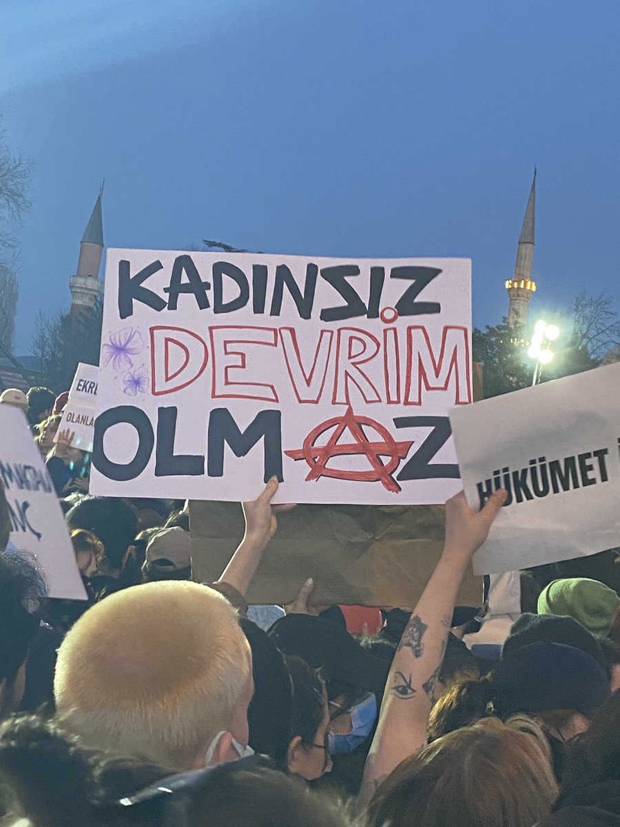 ixiroid's tweet photo. Ben bu hesabı 2016’da siyasetten kaçmak için açmıştım; https://t.co/A0oN7iTTQl