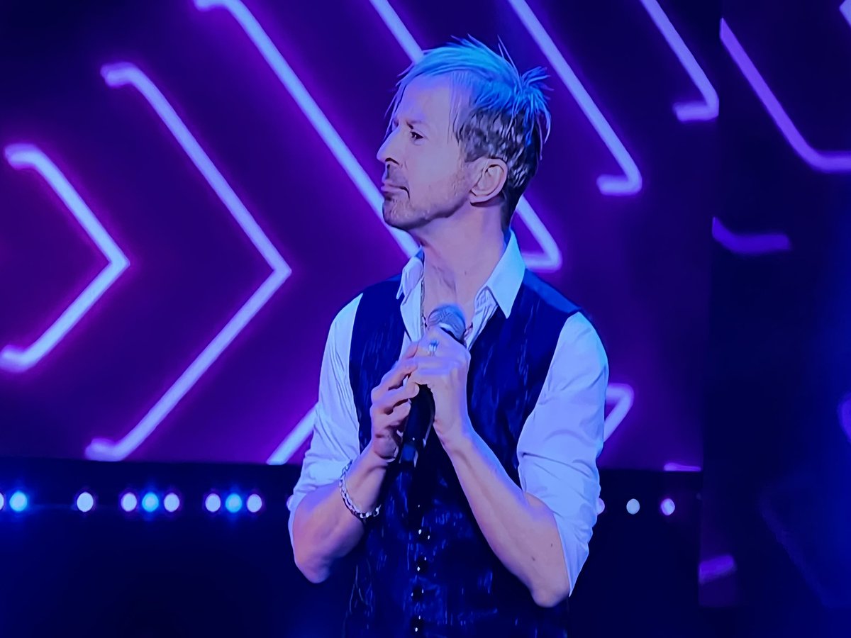 Mofoman360's tweet image. Jesus Christ Limahl has just destroyed Too Shy on Comic Relief 🙄🙄 #ComicRelief #RedNoseDay