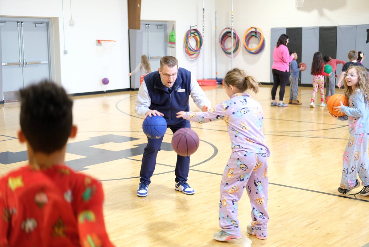 Mark Smith (@marksmith_hssd) on Twitter photo No better way to kick off Spring Break than a visit with our students & staff! I witnessed excellent teaching & learning, I learned how to be a hall monitor, visited with a former student of mine who is now a staff member, and practiced my basketball skills.😉 <a href="/howard_huskies/">Howard Huskies</a> No better way to kick off Spring Break than a visit with our students & staff! I witnessed excellent teaching & learning, I learned how to be a hall monitor, visited with a former student of mine who is now a staff member, and practiced my basketball skills.😉 <a href="/howard_huskies/">Howard Huskies</a>