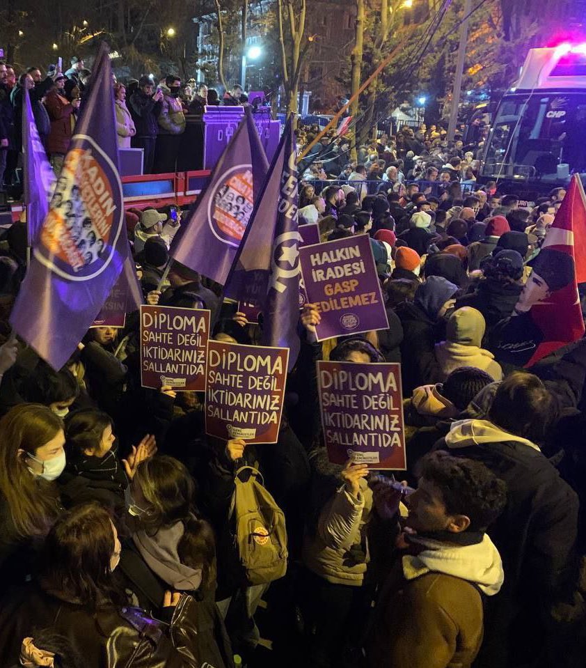 📍Ankara

Hukuksuz operasyonlara karşı meydanlarda sel olup taşanlar en büyük umudumuzdur.☀️

Buradayız.