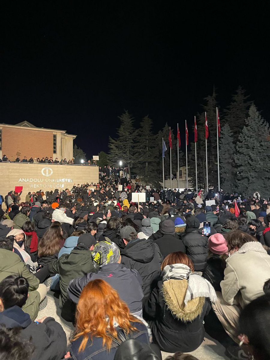 📍 Eskişehir 

İl il sesleniyoruz: 
Hukuksuzluğun, eşitsizliğin karşısında kimse asla yalnız yürümeyecek.✊🏻