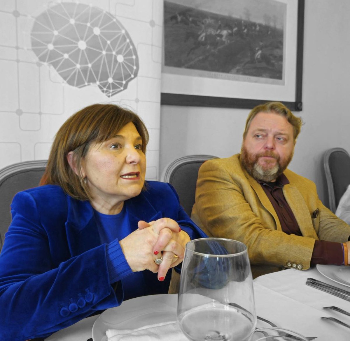 Quin goig de #ClubdeLíders junt <a href="/isabelbonig/">Isabel Bonig</a>, expresidenta del <a href="/ppcv/">Partido Popular Comunitat Valenciana</a> i política de ferro i raça! Valenta i emotiva, allò que poc s’estila a l’administració valenciana actual. Sempre al <a href="/CasinoAgrVLC/">Casino de Agricultura</a> #Raonem #10AnysClubdeLíders satoricomunicacion.es