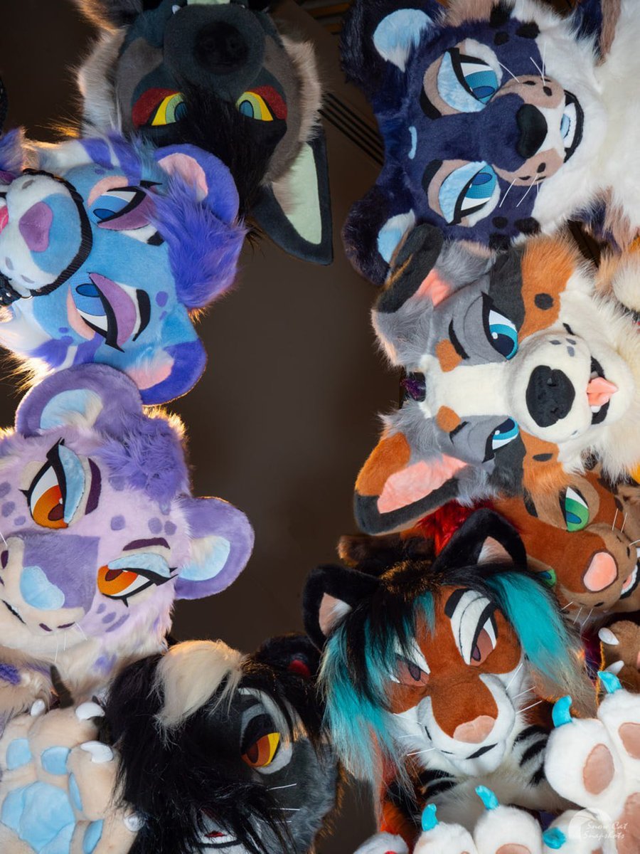 My custom slot auction is now live, until Sunday at 8 PM ET! 💛 If I missed any DMs for ref sheet approval, just let me know here, and I'll check!!

thedealersden.com/listing/custom…