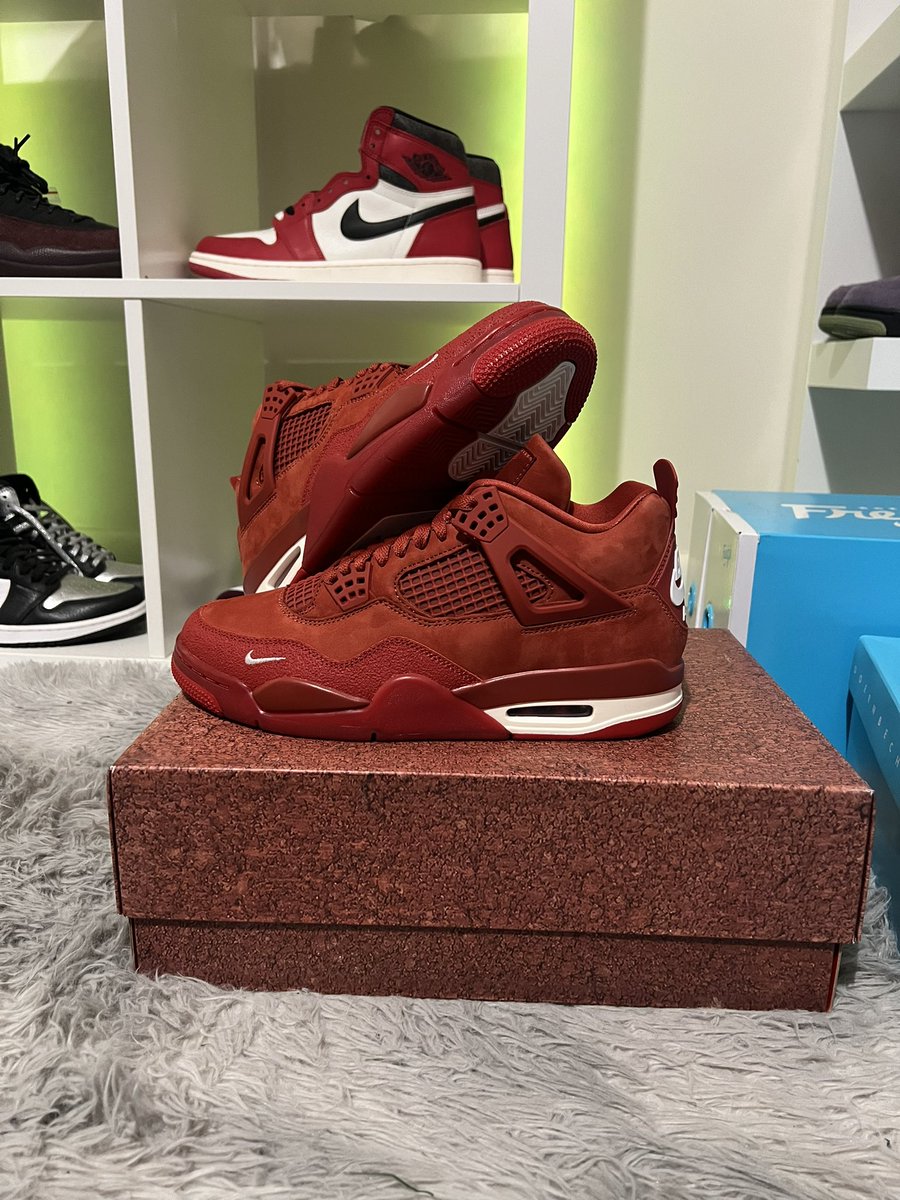 JsAllday31's tweet image. #mailcall  #Nigel #🧱 4s straight from London. I know my cousin was thinking this mfer really got me trying to hit on SNKRS from a whole other continent lol. I paid $50 for shipping and $280 total but that’s a lot better than paying that $450 resale price @snkr_twitr