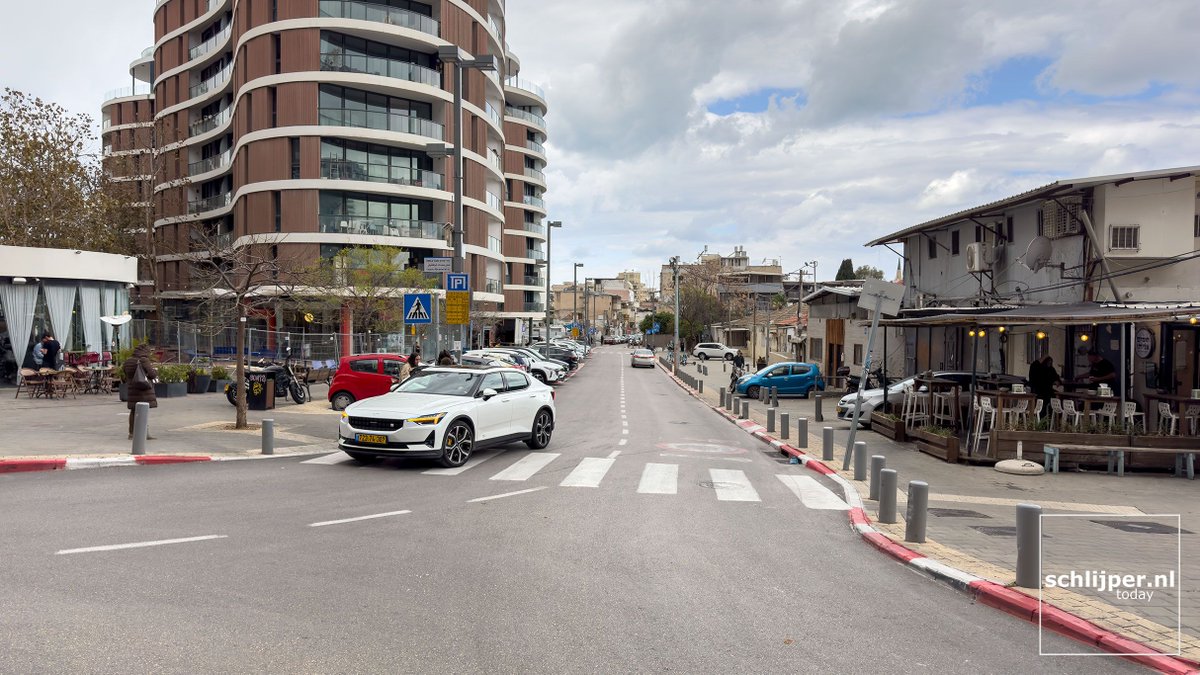 schlijperisrael's tweet image. 21 03 2025, 11:02  Israel, Tel Aviv, Abarbanel, Ma'on
#highrise #lowrise #polestar2