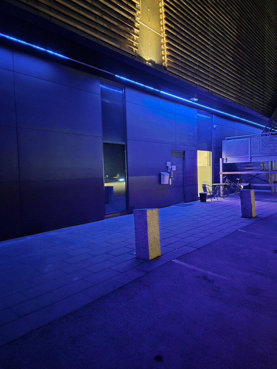 Doramusicana's tweet image. It is a blue world 💙🌃 #blue #bluelight #bluedabadee #magicisallaroundus #Spring2025 #march2025 #weekendishere #mydailyadventures #photooftheday