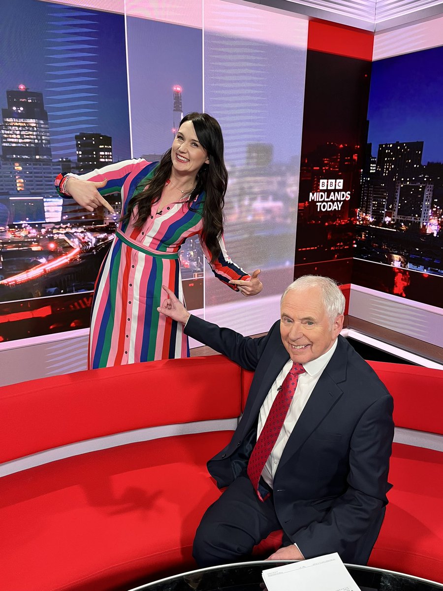 A deck chair 🤣 good job I love you <a href="/nickowentv/">Nick Owen</a> 🤣🤣🤣🤣 <a href="/bbcmtd/">BBC Midlands</a>