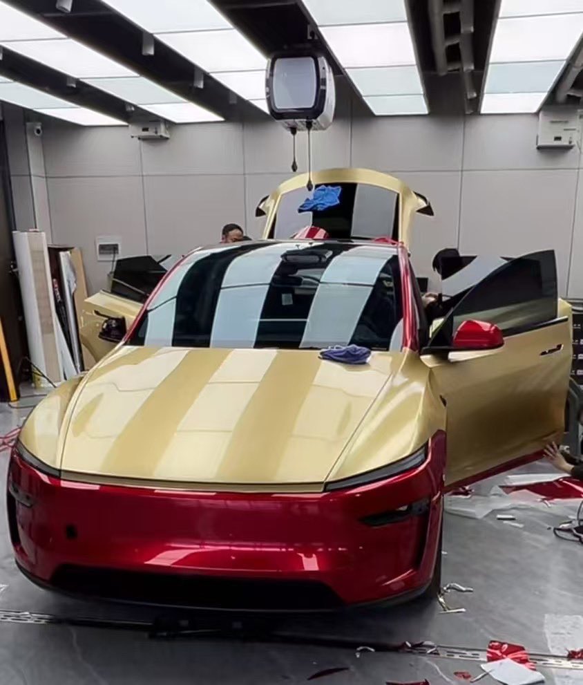 The Tesla Newswire tweet media