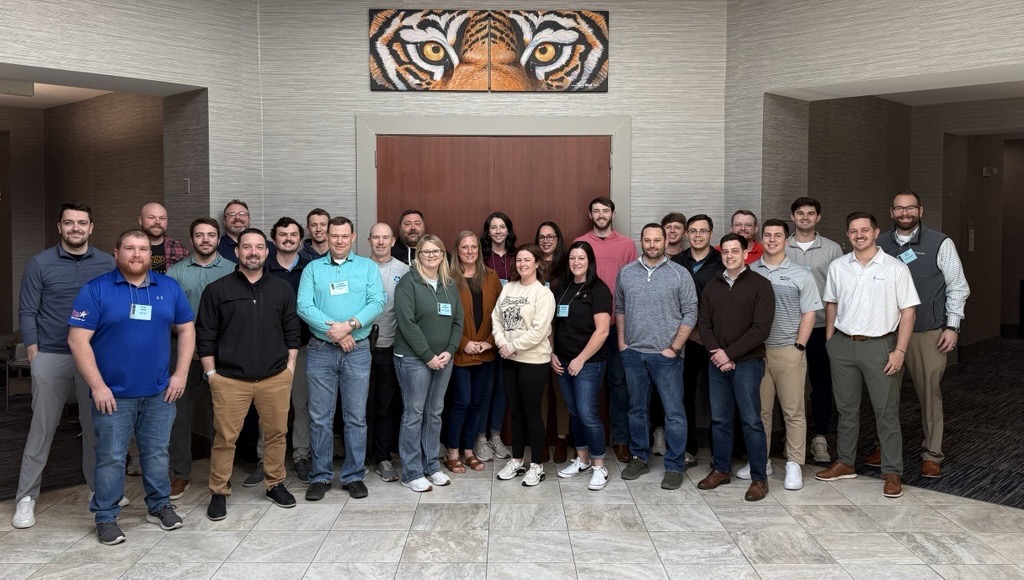 mobankers's tweet image. Congratulations to these bankers for completing MBA's School of Advanced Lending and School of Lending! #learnwithmba #professionaldevelopment #lenders