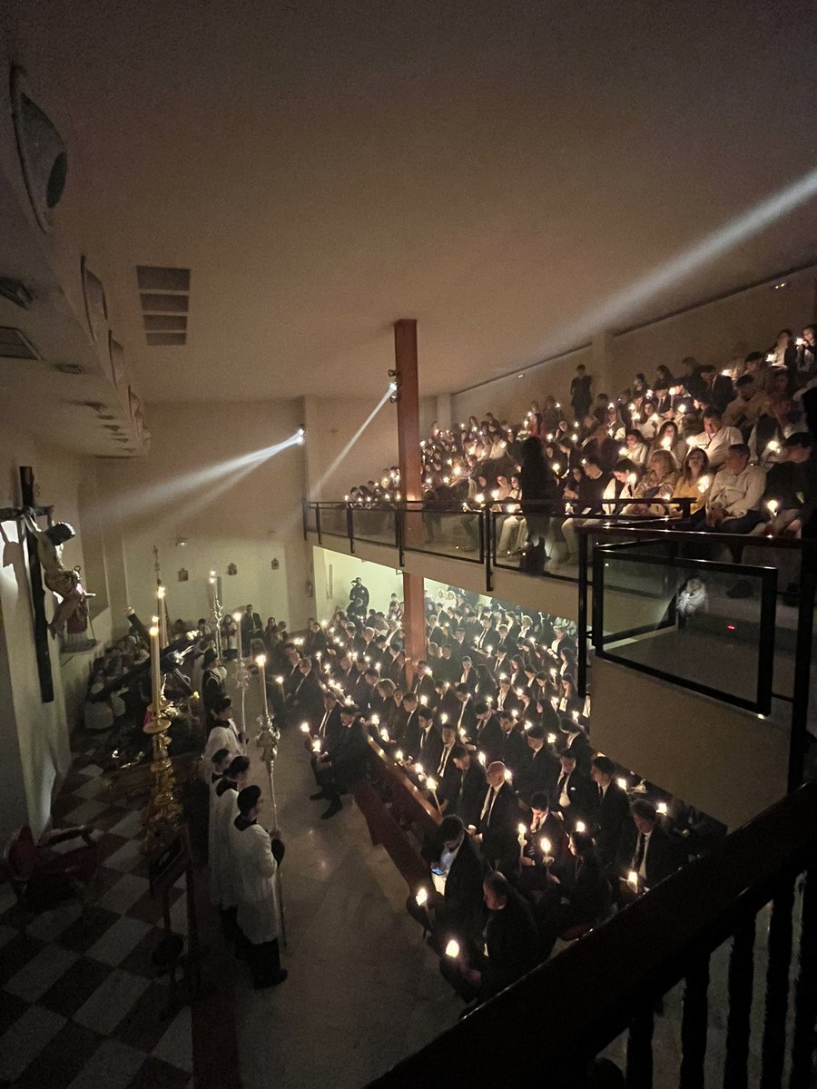 ✝️ Comienza el SANTO VÍA CRUCIS en el interior de San Lázaro. L
Puedas o no acompañar al Señor de los Pasos, te pedimos que, de forma espiritual, tengas presente cada uno de los sufrimientos y dolores que padeció nuestro Señor.
#cofradiasMLG