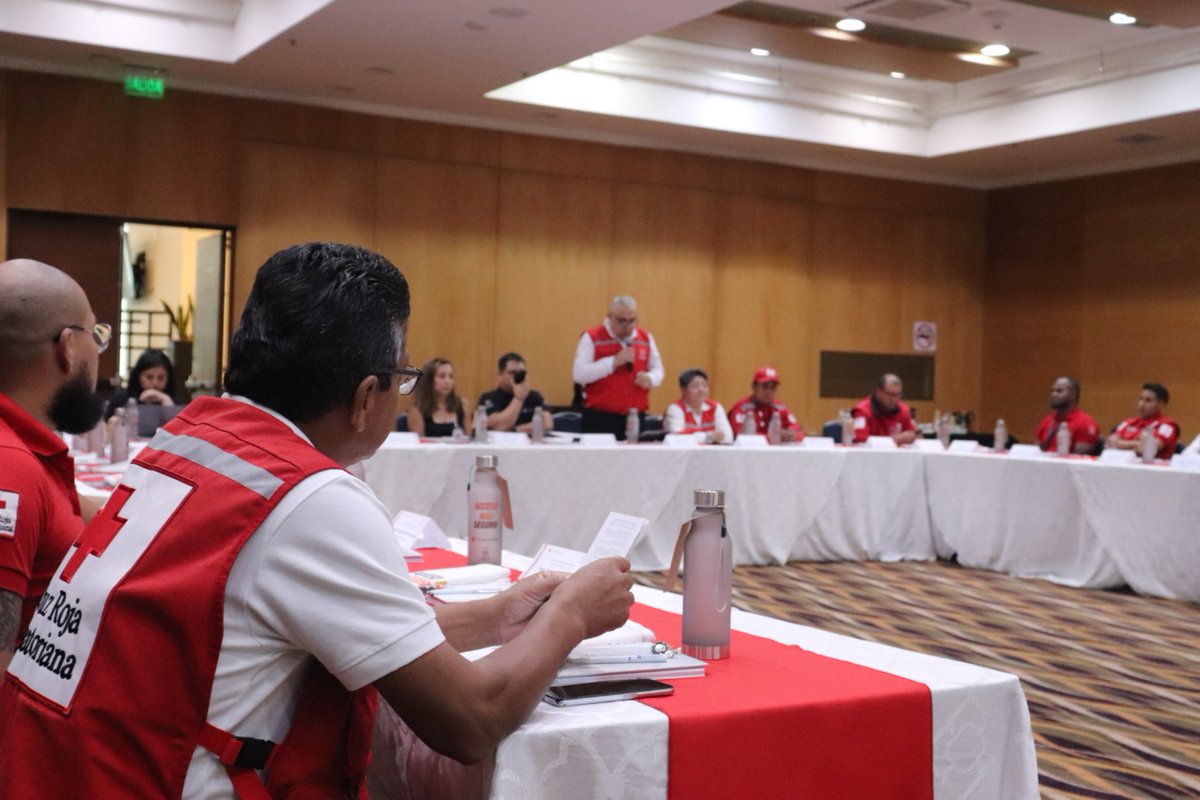 En #Ecuador 🇪🇨, participamos del Encuentro Nacional de Acceso Más Seguro de la <a href="/cruzrojaecuador/">Cruz Roja Ecuatoriana</a>, en Manta. 

Este espacio sirvió para discutir los avances de su política de seguridad y contó con la presencia de su equipo de gestión, gobierno y juntas provinciales.