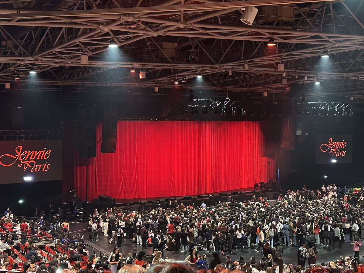 foreverpinks_'s tweet image. 🥹❤️

#JENNIE #JENNIEinParis #rubyexperience #RUBY