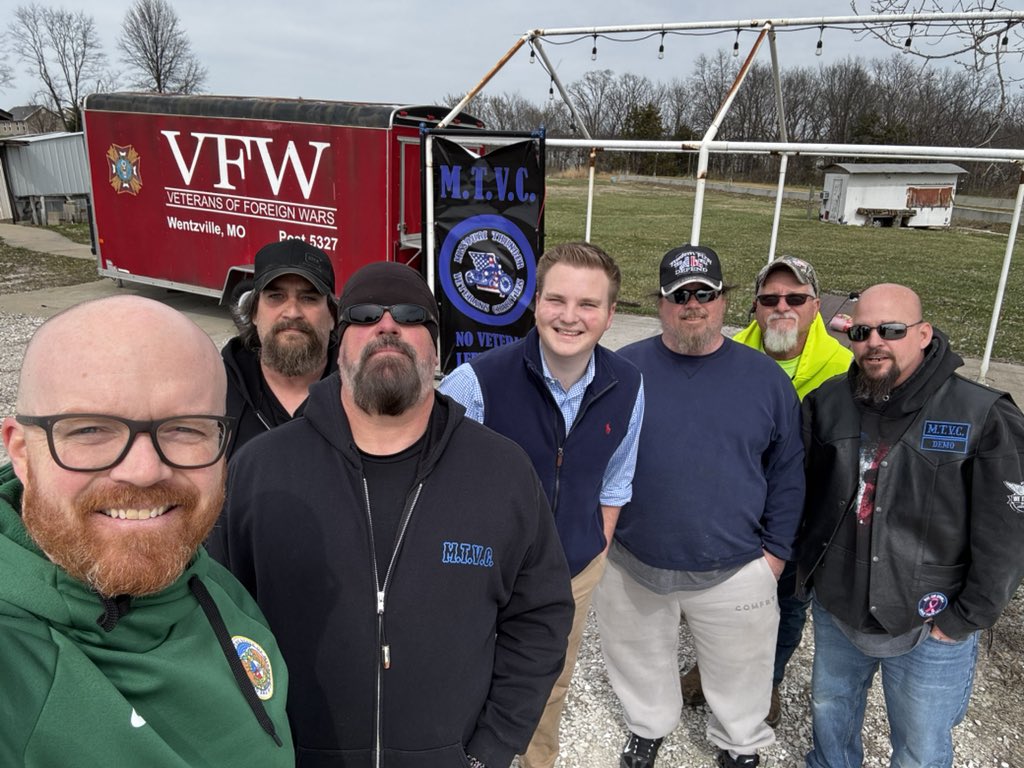 travisfitzwater's tweet image. These guys are good dudes. They’re gathering supplies for the Missouri tornado victims at the Wentzville VFW. Thanks to Sen. @Eric_Schmitt’s office for help with @benjamin_ridder. They’re around on Route Z in Wentzville for a while if you can help.