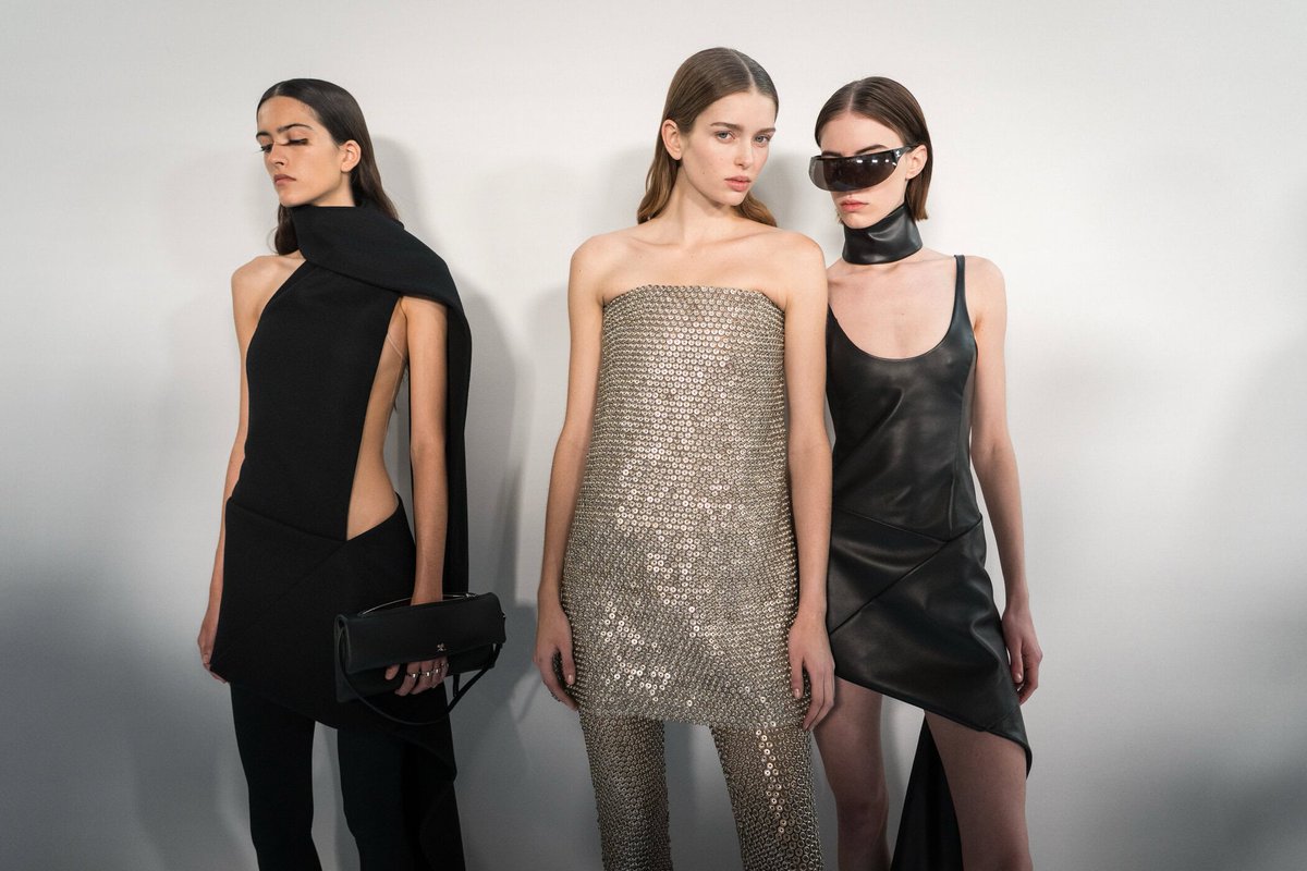 FFChnnel's tweet photo. Geometric construction, sharp tailoring, and an unwavering sense of modernity. #Courreges #Nicolasdifelice #FW25 #PFW #Backstage Ph. Launchmetrics https://t.co/dtEHcJUORY