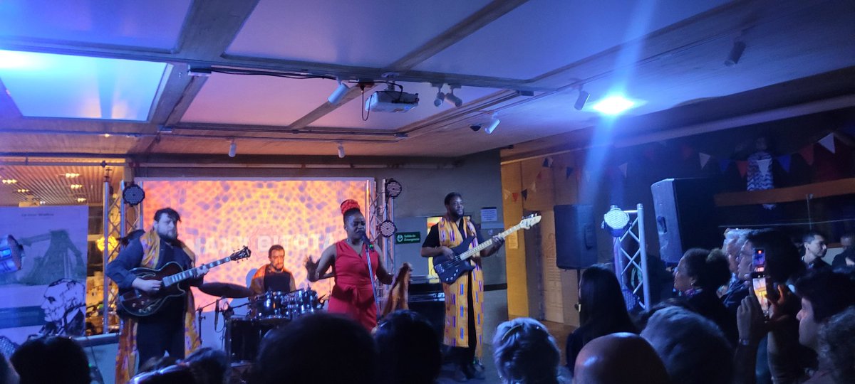 QuebecColombia's tweet photo. Celebramos día de la Francofonía con el lanzamiento del Grupo de Embajadores Francófonos GAF en la @CancilleriaCol y el concierto de Naxx Bitota, artista quebeco-congolesa.

Gracias a @afcolombia y a los representantes de  🇦🇷🇨🇦🇧🇪🇨🇱🇨🇷🇫🇷🇭🇹🇽🇰🇵🇱🇶🇨🇷🇴🇨🇭🇺🇾 ¡Viva la Francofonía! https://t.co/05Wy73jxhg