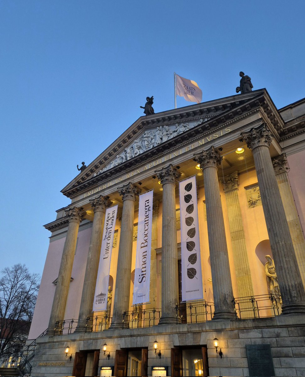 Opernjunkie's tweet photo. Nach etwa 10 Aufgüssen ist das Hirn so matschig, da hinterfragt man auch die crude Handlung von Giuseppe #Verdi|s #SimonBoccanegra nicht mehr 🙃 Freue mich heute vor allem auf die wunderbare Elena #Stikhina 🎶 #StaatsoperBerlin https://t.co/ciCwnWOWVT