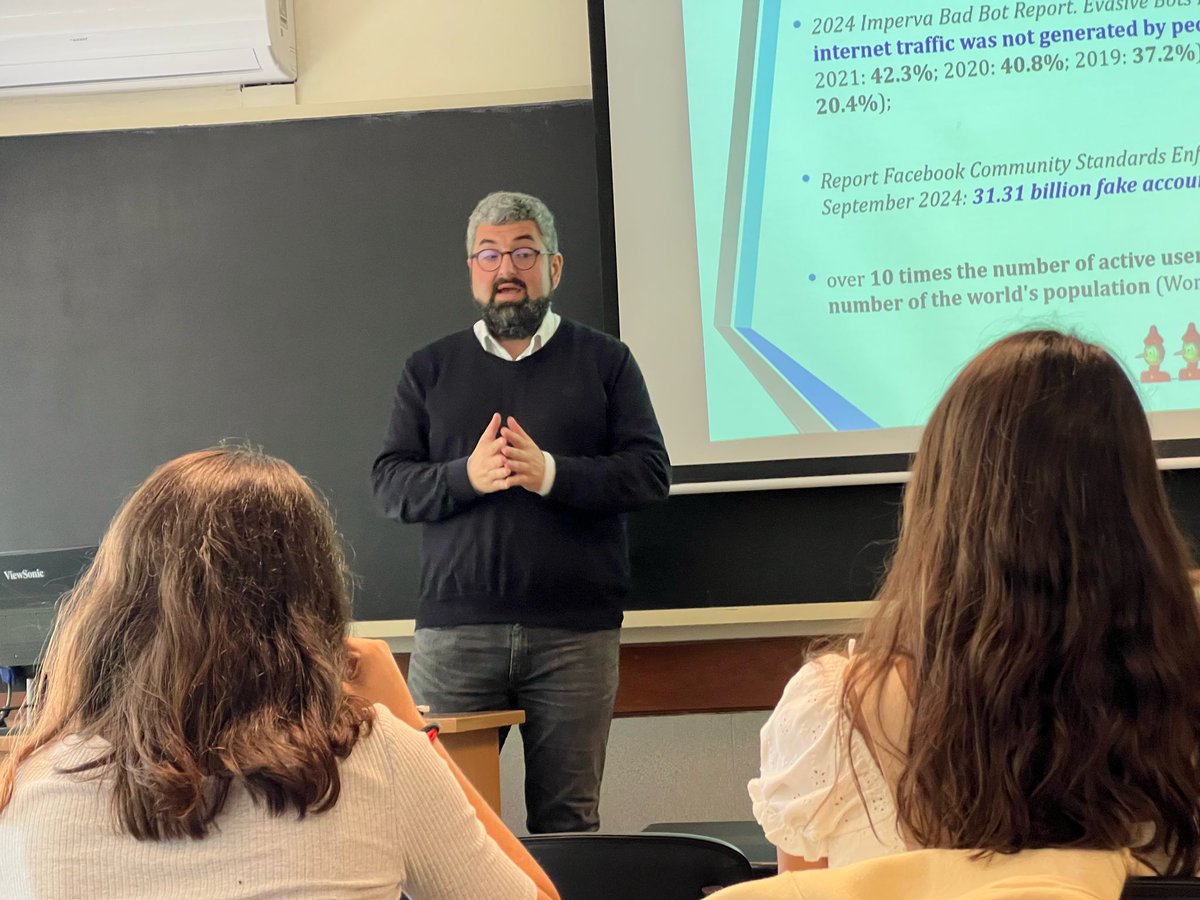 Comunicación UM (@comunicacionum) on Twitter photo Bogdan Oprea (<a href="/Bogdanvoprea/">Bogdan Oprea</a>), director de Periodismo de la U. de Bucarest (Rumania) dialogó hoy con alumnos sobre desinformación y el desafío para la democracia, presentó recursos para la verificación y analizó el caso de las últimas elecciones en su país. ¡Gracias por la visita! Bogdan Oprea (<a href="/Bogdanvoprea/">Bogdan Oprea</a>), director de Periodismo de la U. de Bucarest (Rumania) dialogó hoy con alumnos sobre desinformación y el desafío para la democracia, presentó recursos para la verificación y analizó el caso de las últimas elecciones en su país. ¡Gracias por la visita!
